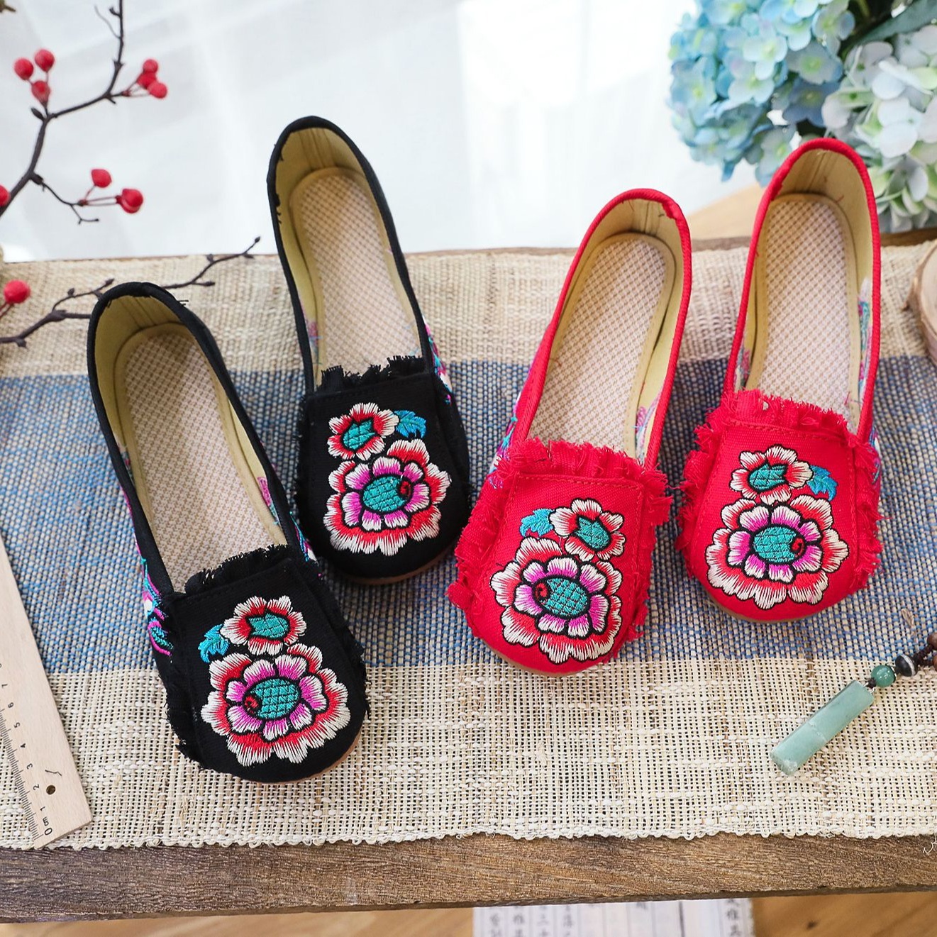 Embroidery Style - Woman Woven Shoes New Ethnic Style