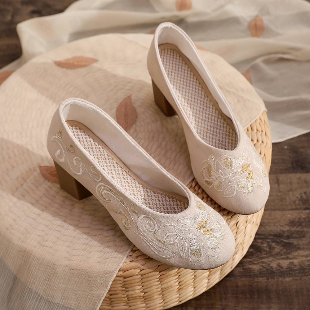 2026 Women's Wine Red & Beige  - Embroidery Style incelemesi ve fiyatı