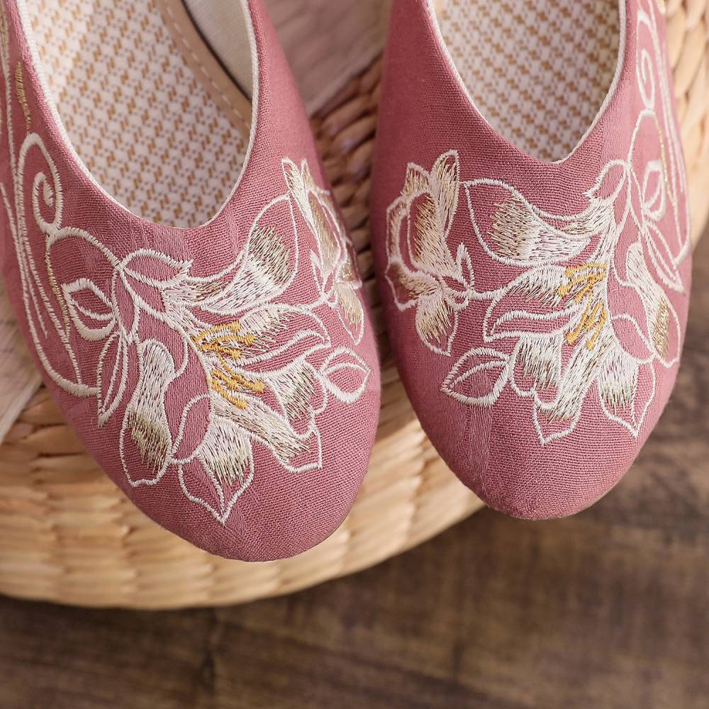 2026 Women's Wine Red & Beige  - Embroidery Style incelemesi ve fiyatı